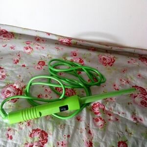 Green Curling Wand
